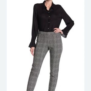 NANETTE LEPORE- Super flattering pants with stretch. LIKE NEW. LOW PRICE